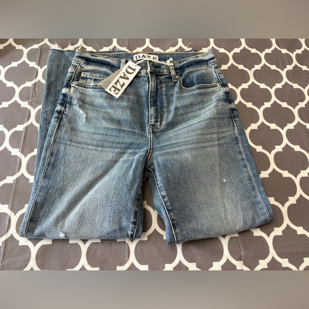 Daze Denim Shy Girl High Rise Crop Flare Just Right Whipp Jeans NWT - Picture 4 of 11